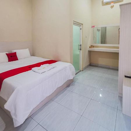 Reddoorz Near Pantai Pancer Door Pacitan Ξενοδοχείο Εξωτερικό φωτογραφία