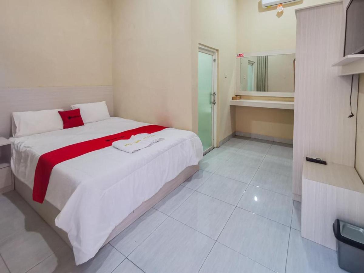 Reddoorz Near Pantai Pancer Door Pacitan Ξενοδοχείο Εξωτερικό φωτογραφία
