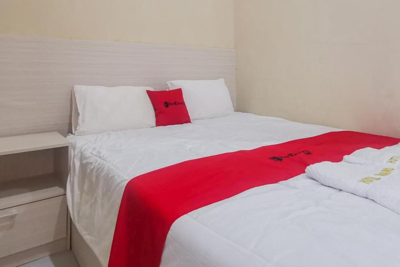 Reddoorz Near Pantai Pancer Door Pacitan Ξενοδοχείο Εξωτερικό φωτογραφία
