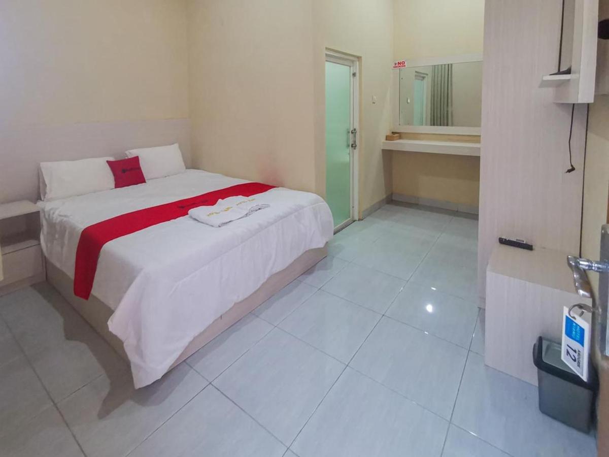 Reddoorz Near Pantai Pancer Door Pacitan Ξενοδοχείο Εξωτερικό φωτογραφία