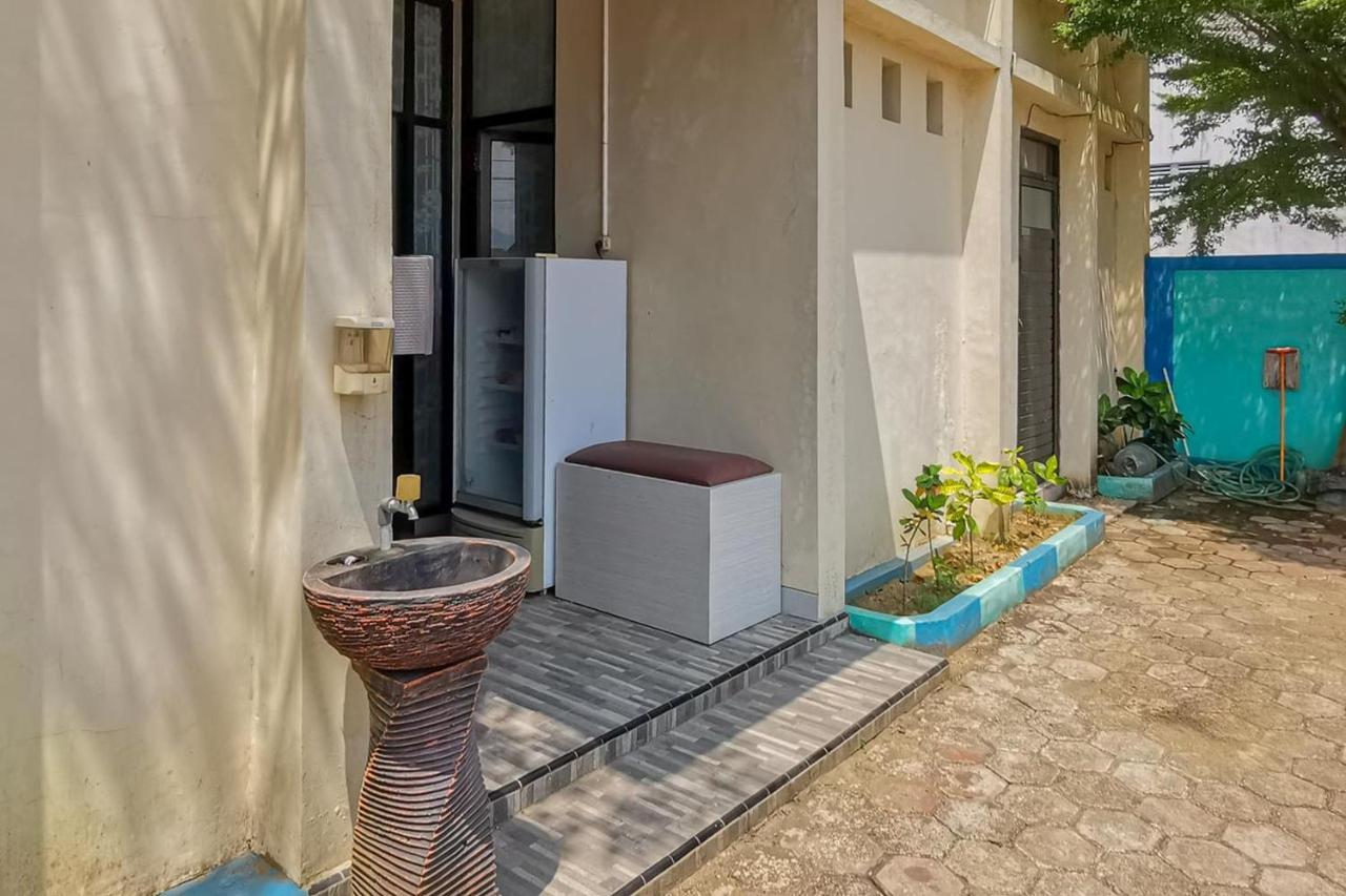 Reddoorz Near Pantai Pancer Door Pacitan Ξενοδοχείο Εξωτερικό φωτογραφία
